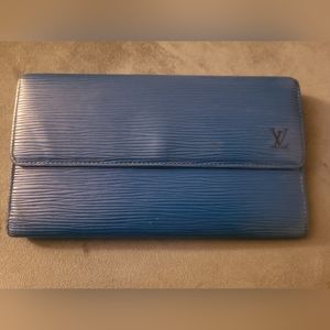 Louis Vuitton sarah international wallet